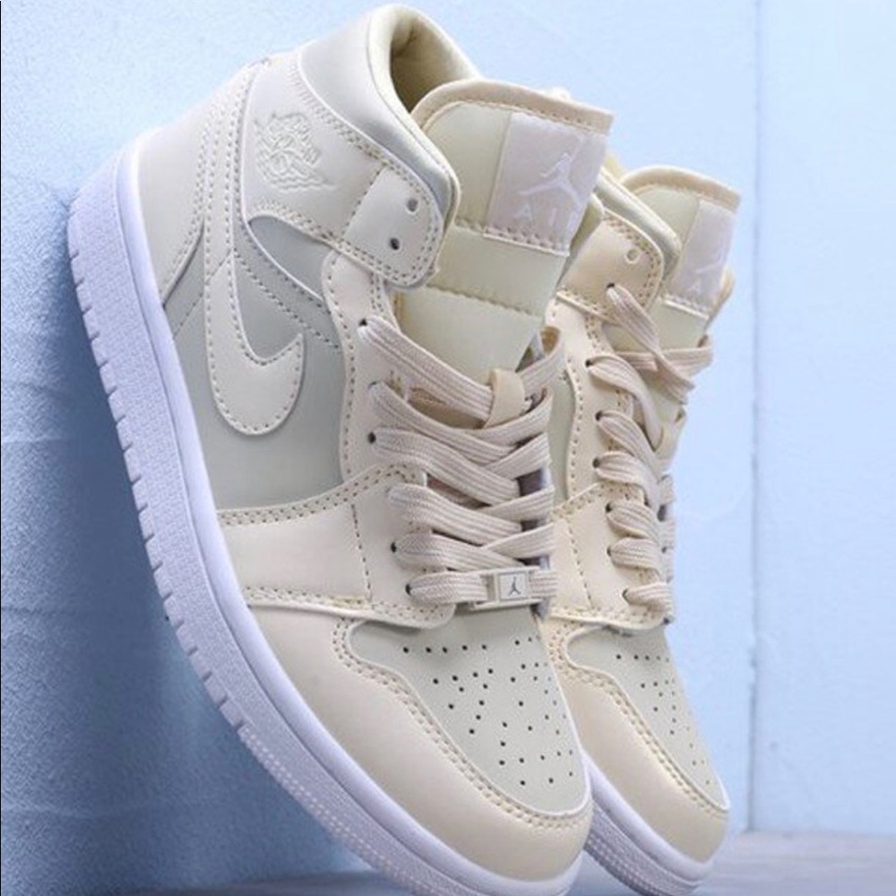 Women 9.5 Jordan 1 Mid “Fossil White”/ “Lemon Yellow”